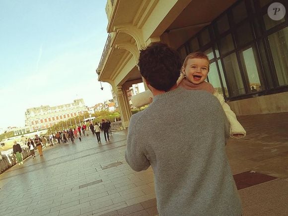Et leur fils César, un an, est désormais grand frère !
Germain, Sophie Tapie et leur fils César