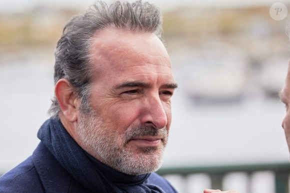 Jean Dujardin - Inauguration de "La promenade Jean-Paul Belmondo" au terre-plein central du pont de Bir-Hakeim, ouvrage public communal situé sous le viaduc du métro aérien, à Paris (15e, 16e) le 12 avril 2023. © Cyril Moreau/Bestimage