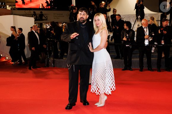 Artus et sa compagne Kim Higelin - Montée des marches du film "Jim Queen" lors du 79ème Festival International du Film de Cannes le 18 mai 2026.

© Moreau / Jacovides / Bestimage