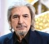 Un titre qui est un hommage à l'un de ses albums et l'une de ses chansons

Exclusif - Serge Lama - Enregistrement de l'émission "Vivement Dimanche" au Studio Gabriel à Paris, présentée par M.Drucker et diffusée le 11 décembre sur France 3
© Guillaume Gaffiot / Bestimage
