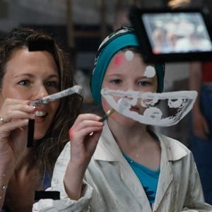 Exclusif - Lorie Pester (Laurie Pester) sur le tournage du clip "Je garde le sourire !" de l'association Laurette Fugain dans les Studios de l'Usine à Paris, France, le 18 septembre 2024. © Christophe Clovis/Bestimage