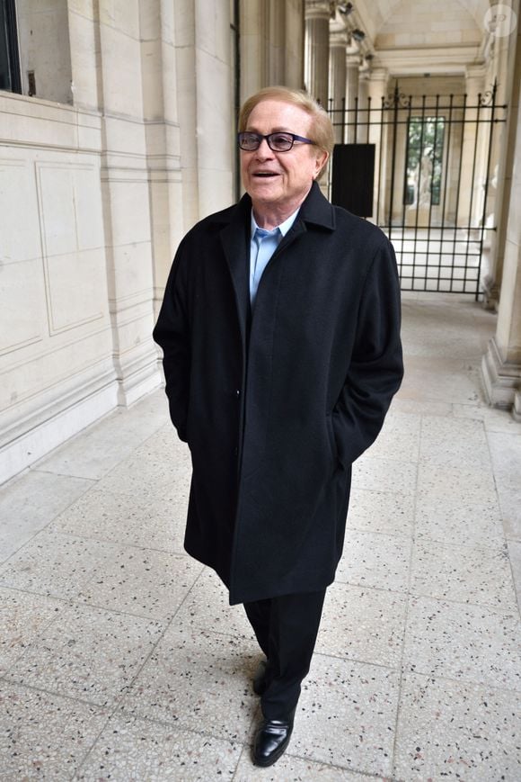 Il s'agit de son frère Orlando, chanteur, producteur et manager de l'artiste. 

Orlando assiste à l'exposition Dalida, Une Garde-Robe De La Ville A La Scene au Palais Galliera a Paris, France, le 25 avril 2017. Photo par Alban Wytes/ABACAPRESS.COM