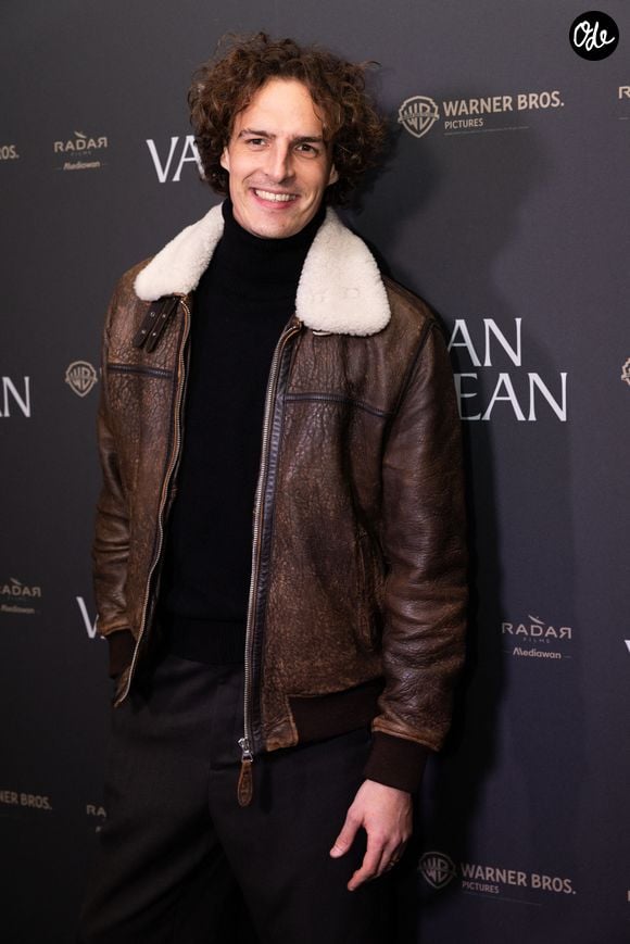 Paul de Saint Sernin à la première du film "Jean Valjean" au cinéma Publicis à Paris le 17 novembre 2025. © Julien Sarkissian / Bestimage