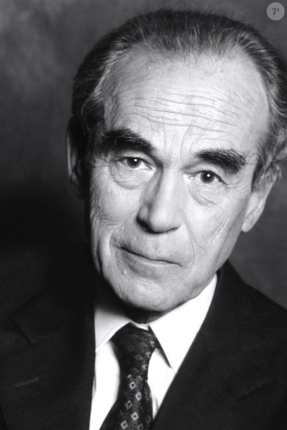 Archives - Portrait de Robert Badinter. Le 23 septembre 1998. © CEDRIC PERRIN / BESTIMAGE