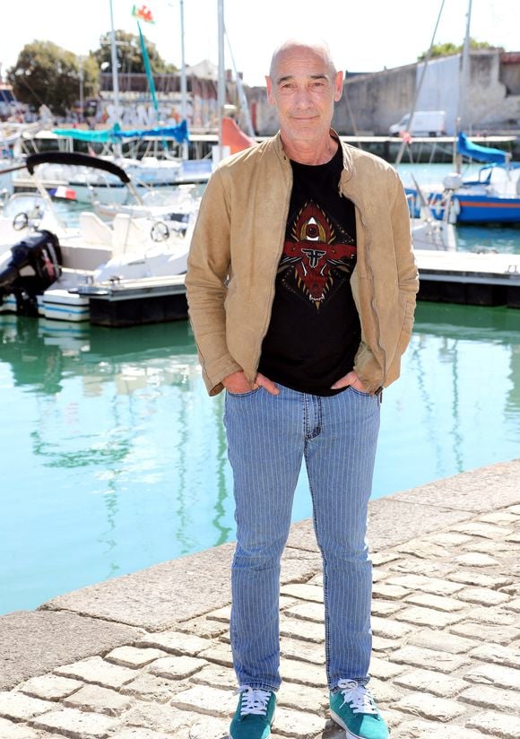 Jean-Marc Barr - Photocall du film en compétition "Rivages" lors de la 26ème Edition du Festival de la Fiction de La Rochelle. Le 13 septembre 2024
© Patrick Bernard / Bestimage