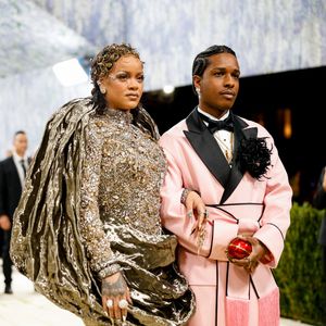 L'événement s'est tenu le lundi 4 mai à New York.

Rihanna et A$AP Rocky célébrant l'ouverture de l'exposition "Costume Art" qui s'est tenue au Metropolitan Museum of Art à New York City. Backgrid USA / Bestimage