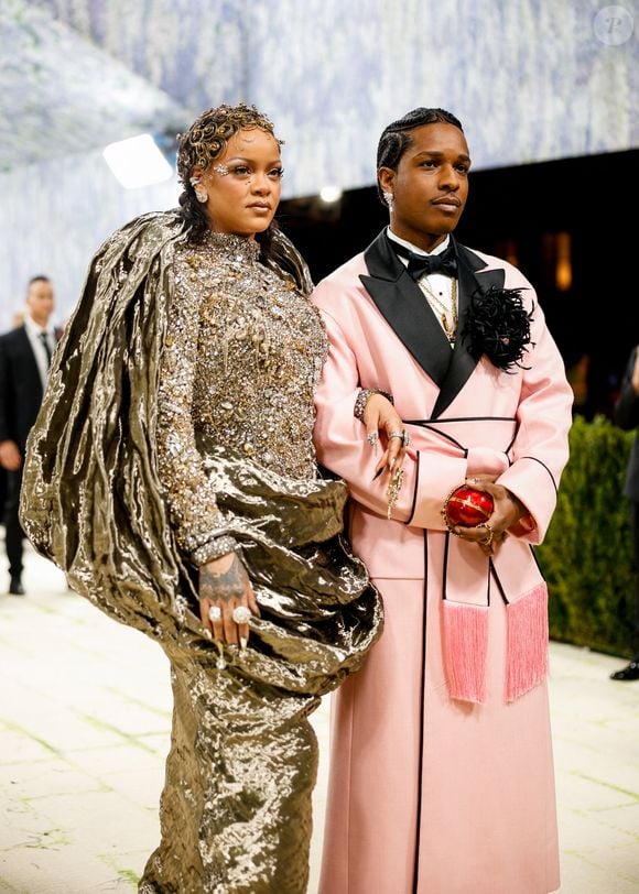 L'événement s'est tenu le lundi 4 mai à New York.

Rihanna et A$AP Rocky célébrant l'ouverture de l'exposition "Costume Art" qui s'est tenue au Metropolitan Museum of Art à New York City. Backgrid USA / Bestimage