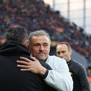 Pierre SAGE (entraineur RC Lens) et Luis ENRIQUE (entraîneur Paris Saint-Germain) lors du match RC Lens vs Paris Saint-Germain, Ligue 1 J29, stade Bollaert-Delelis, le 13 mai 2026 - photo Laurent Sanson / PsnewZ / Bestimage