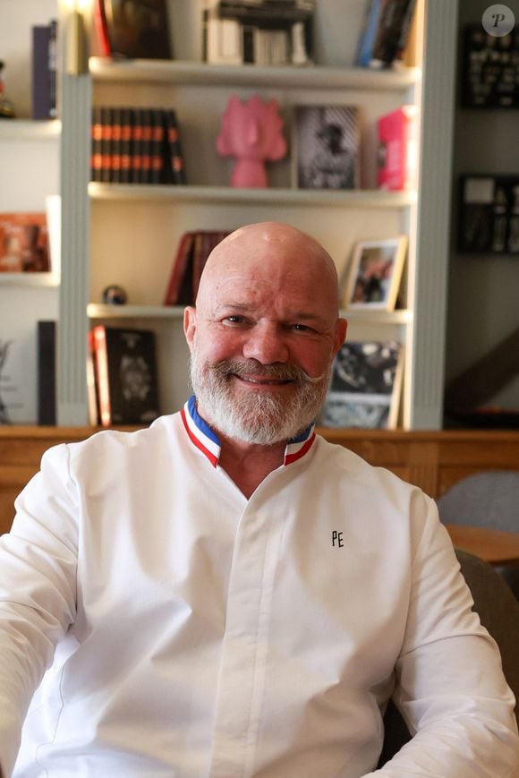 Exclusif - Le chef Philippe Etchebest dans les cuisines de son restaurant "Maison Nouvelle" à Bordeaux, le 11 avril 2025. ©Jean-Marc Lhomer/Bestimage.