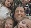 Laetitia Provenchère (Familles nombreuses, la vie en XXL) donne des nouvelles de son fils Nolann.

Laëtitia Provenchère de "Familles nombreuses" entourée de ses quatre enfants.

Photo : Instagram