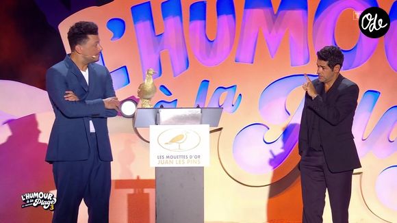 Kev Adams et Jamel Debbouze lors de la troisième édition du Festival "L'humour à la plage" diffusée sur TF1 jeudi 27 août 2026

Capture d'écran TF1 "L'humour à la plage"