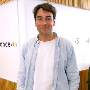 Après s'être initié au ski de randonnée, il a récemment participé à une nouvelle expérience particulièrement impressionnante.

Julian Bugier lors du déjeuner dans la loge de France TV lors de la finale féminine des Internationaux de France de tennis de Roland-Garros 2024 - Jour 14 à Paris, le 8 juin 2024. 

© Bertrand Rindoff / Bestimage