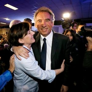 François Bayrou n’a jamais caché que les échanges quotidiens avec sa femme enrichissent sa réflexion politique...


Président du Parti du Centre (MoDem) et candidat à la mairie de Pau, François Bayrou célèbre avec sa femme Elisabeth après avoir remporté le vote à l'issue du second tour des élections municipales françaises, à Pau, dans le sud-ouest de la France, le 30 mars 2014. Photo by Patrick Bernard/ABACAPRESS.COM