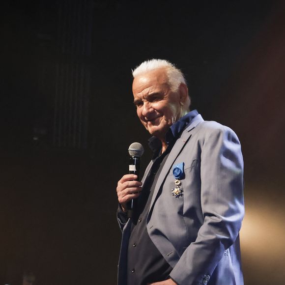 Exclusif - Michel Fugain - Michel Fugain et Véronique Sanson se décorent mutuellement de l'Ordre des Arts et des Lettre à l'occasion du concert de Michel Fugain et de sa femme Sanda à Bobino, Paris le 27 janvier 2025.
© Jack Tribeca / Bestimage
