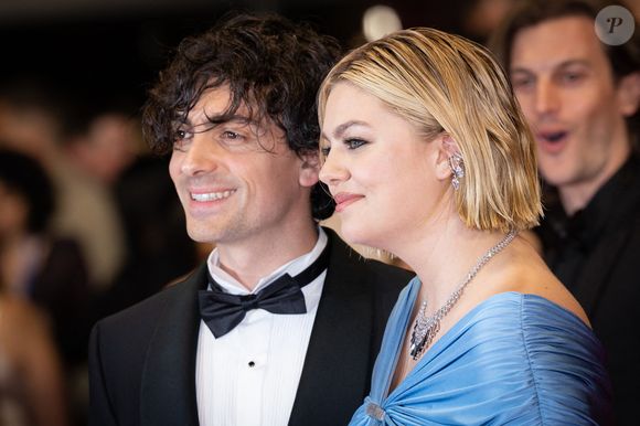 Florian Rossi et Louane assistent au tapis rouge de "The Idol" lors de la 76e édition du festival de Cannes au Palais des Festivals le 22 mai 2023 à Cannes, France. Photo par Shootpix/ABACAPRESS.COM