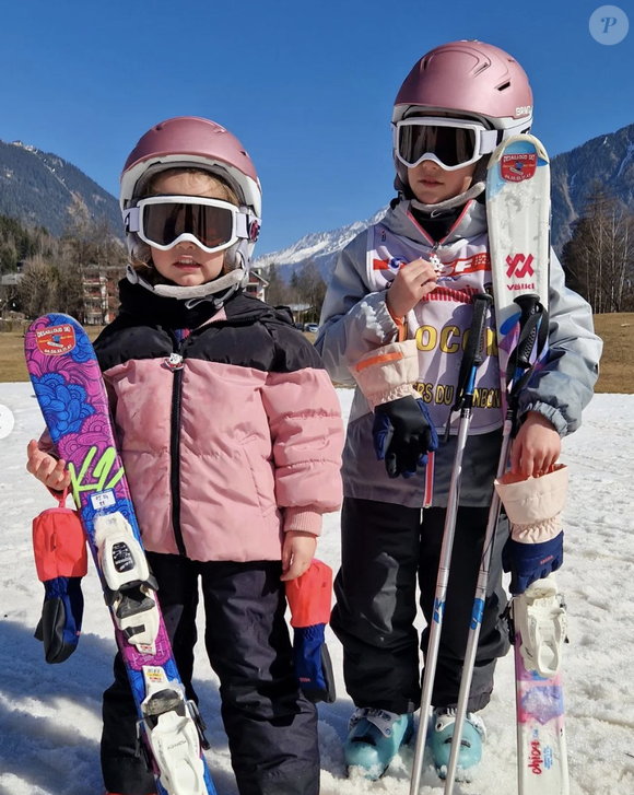 Diane Chatelet en vacances à la montagne en famille, avec son mari et leurs deux filles - Instagram