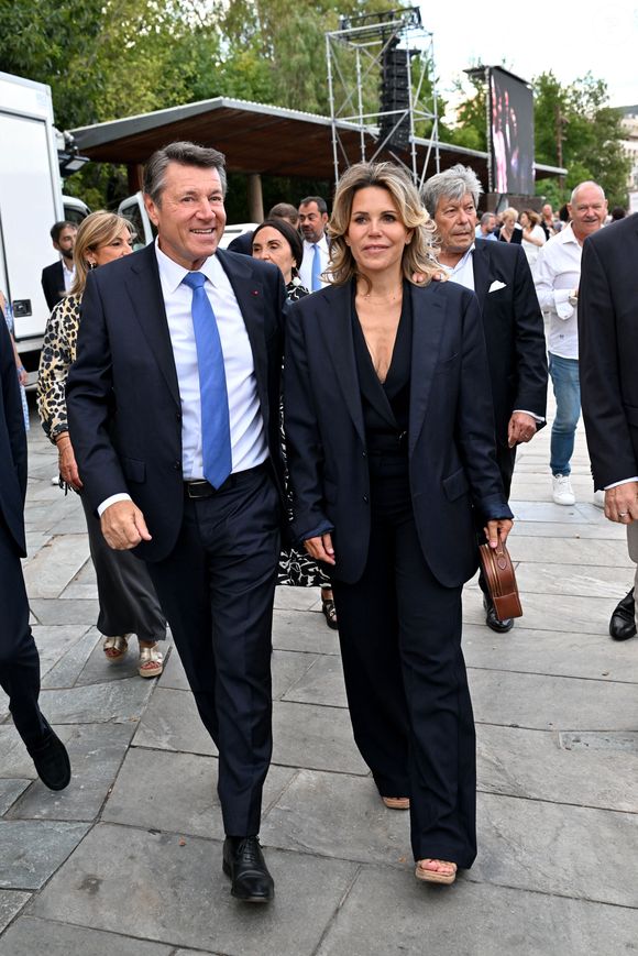 Christian Estrosi, le maire de Nice, avec sa femme, Laura Tenoudji Estrosi et ses invités d'honneur Renaud Muselier, le président de la région PACA, et Denise Fabre, a orchestré "Lou Festin Nissart", un diner amical et convivial autour du maire, au jardin Albert 1er sur la Coulée Verte à Nice le 28 août 2025. © Bruno Bebert/Bestimage