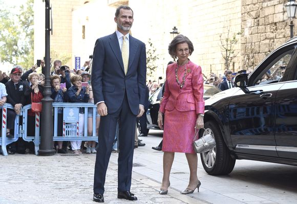 Le roi Felipe VI d'Espagne et sa mère la reine Sofia d'Espagne - La famille royale d'Espagne a assisté à la messe de Pâques en la cathédrale de Palma de Majorque, le 16 avril 2017. AGENCE / BESTIMAGE