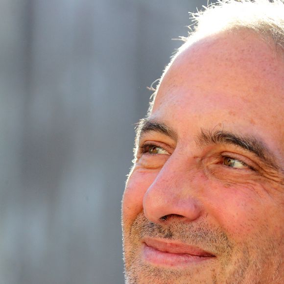 Raphaël Glucksmann, coprésident de Place Publique, lors de la clôture de la deuxième édition des réunions de Place Publique à La Réole en Gironde le 5 octobre 2025.

© Patrick Bernard / Bestimage