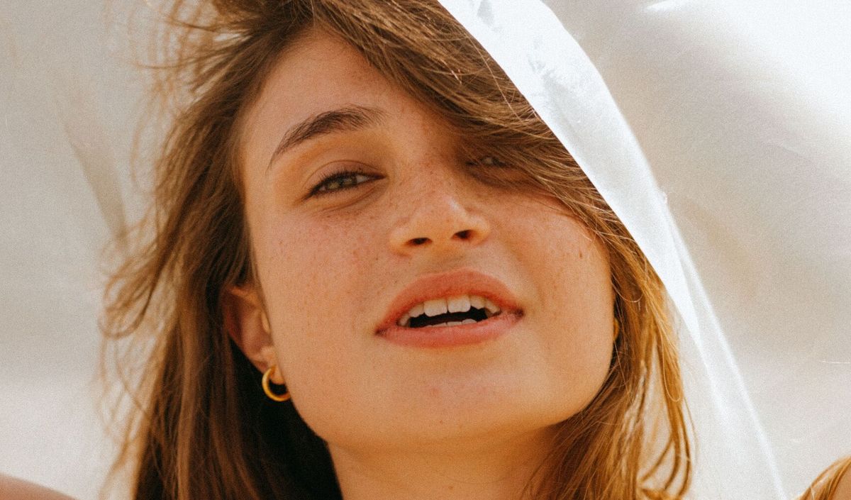 Réparer les cheveux abîmés par la mer, le chlore et les UV : Découvrez ces 4 gammes pour élaborer une routine SOS efficace