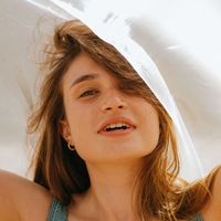 Réparer les cheveux abîmés par la mer, le chlore et les UV : Découvrez ces 4 gammes pour élaborer une routine SOS efficace
