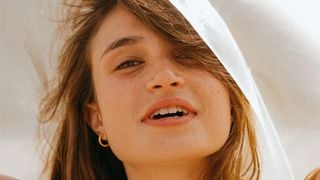 Réparer les cheveux abîmés par la mer, le chlore et les UV : Découvrez ces 4 gammes pour élaborer une routine SOS efficace