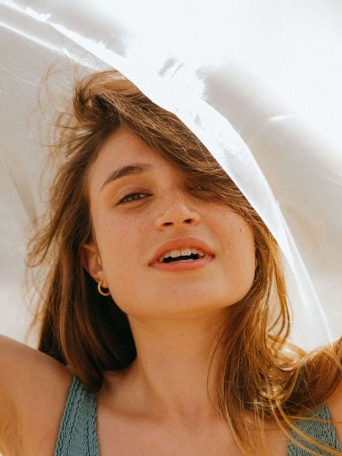 Réparer les cheveux abîmés par la mer, le chlore et les UV : Découvrez ces 4 gammes pour élaborer une routine SOS efficace