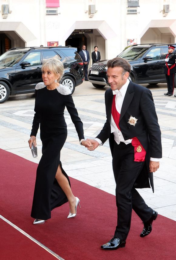 Le président Emmanuel Macron et sa femme Brigitte Macron lors d’un banquet d’état à Guildhall, Londres le 9 juillet 2025. Le couple présidentiel français est en voyage officiel au Royaume Uni pour trois jours.

© Dominique Jacovides / Bestimage