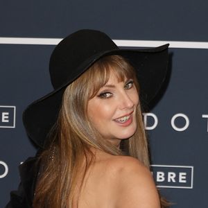 En rentrant, elles ont pris un VTC, mais le chauffeur a refusé de transporter le fauteuil roulant d’Anja, paraplégique depuis 2001. 

Exclusif - Frédérique Bel - Avant-première du documentaire "Bardot" au cinéma Pathé BNP à Paris le 1er décembre 2025. © Coadic Guirec/Bestimage