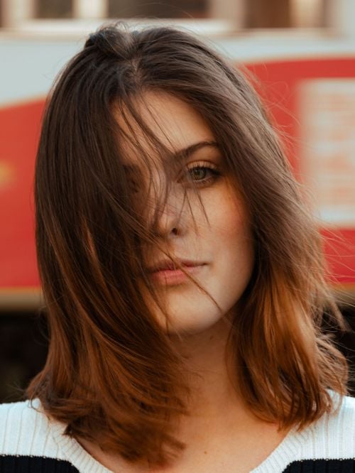 Comment donner de l'épaisseur aux cheveux fins ? Les experts recommandent cette coiffure ultra simple