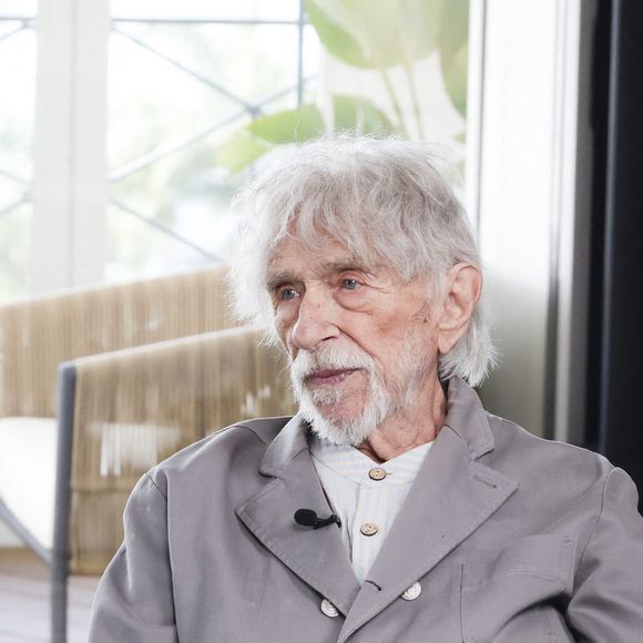 Exclusif - Augustin Trappenard interviewe Pierre Richard pour Brut lors du 78ème Festival International du Film de Cannes, au Palais des Festivals à Cannes, le 22 mai 2025. © Jack Tribeca/Bestimage