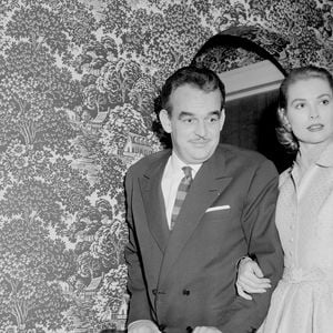 Dans dans cette villa de Philadelphie que Grace Kelly et Rainier III ont annoncé leurs fiançailles.
SAS le Prince Rainier III de Monaco et sa fiancée Grace Kelly lors de leur fête de fiançailles à la maison des Kelly à Philadelphie, Pennsylvanie, USA, le 6 janvier 1956. Photo par ABACA.