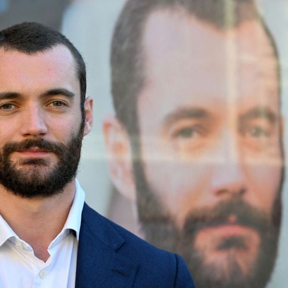 Louis Sarkozy, candidat aux élections municipales à Menton, inaugure la permanence de sa campagne, le 11 octobre 2025. 
© Bruno Bebert / Bestimage