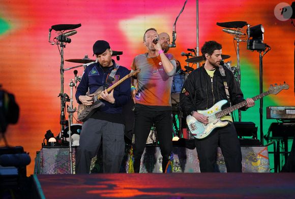 Photo d'archives du 31/05/23 de Coldplay en concert à l'Ethiad Stadium de Manchester dans le cadre de leur tournée mondiale Music Of The Spheres. Coldplay va rééditer neuf de ses albums précédents sur des disques transparents fabriqués à partir de bouteilles en plastique recyclées. Les EcoRecords sont censés réduire de 85 % les émissions de carbone au cours du processus de fabrication par rapport à la production traditionnelle de vinyles. Date d'édition : Vendredi 20 juin 2025. ... Coldplay réédite ses albums sur des disques fabriqués à partir de bouteilles en plastique recyclées ... 19-06-2025 ... UK ... Le crédit photo doit être lu comme suit : Peter Byrne/PA Wire : Peter Byrne/PA Wire. Numéro de référence unique : 80722429 ... Le crédit photo doit se lire comme suit : Peter Byrne/PA Wire : Peter Byrne/PA Wire