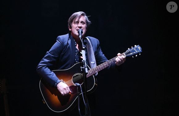 Jacques Dutronc et Thomas Dutronc en showcase de leur tournée "Dutronc & Dutronc" au Centre Evénementiel de Courbevoie le 11 avril 2022  © Coadic Guirec/Bestimage