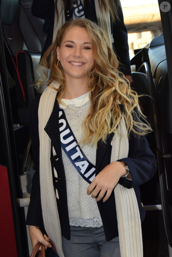 Cassandra Jullia (Miss Aquitaine 2017) arrive à l'aéroport de Paris-Charles-de-Gaulle (CDG) avec les 30 candidates à l'élection Miss France 2018. Les 30 candidates prennent un vol pour Los Angeles. Paris, le 19 novembre 2017.
©Agence / Bestimage