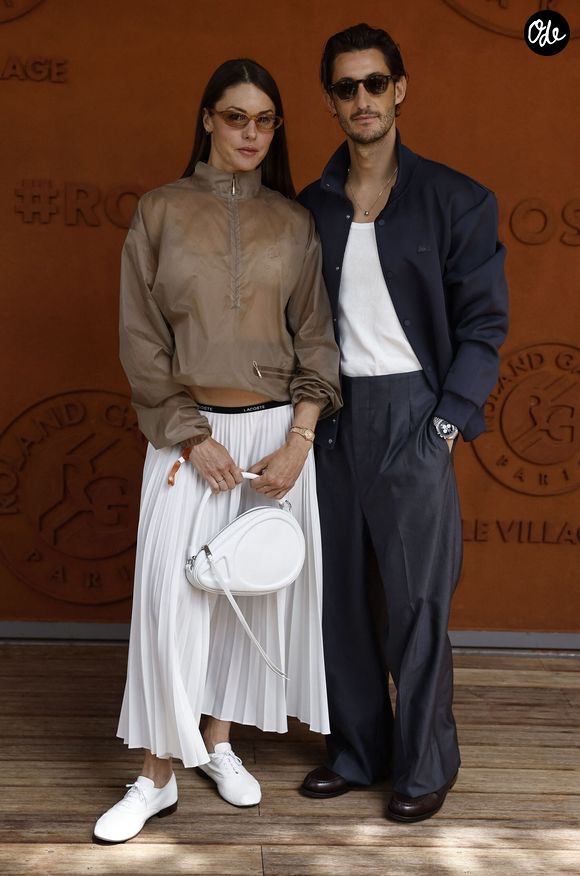 Pierre Niney et sa compagne Natasha Andrews lors des Internationaux de France de Tennis de Roland Garros 2026, à Paris, France, le 7 juin 2026. © Jacovides-Moreau/Bestimage