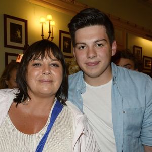 Michèle Bernier et son fils Enzo Gaccio - Générale de la pièce de théâtre "Le Mensonge" au théâtre Edouard VII à Paris, le 14 septembre 2015.