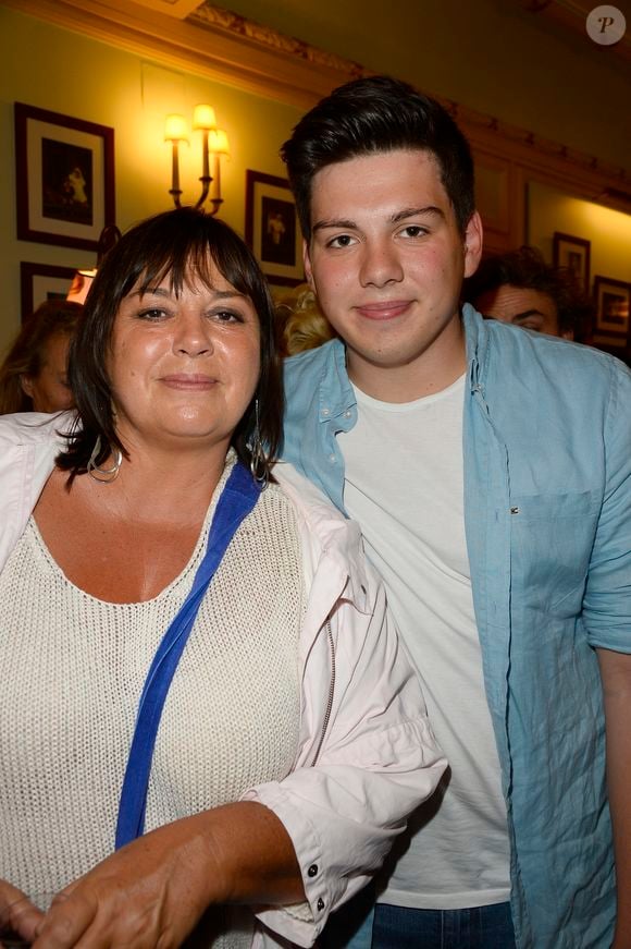 Michèle Bernier et son fils Enzo Gaccio - Générale de la pièce de théâtre "Le Mensonge" au théâtre Edouard VII à Paris, le 14 septembre 2015.