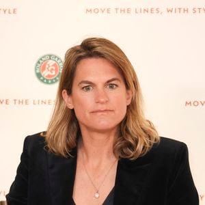 Pour cette édition 2026, la directrice de Roland-Garros, Amélie Mauresmo, a frappé fort en annonçant une dotation globale record de 61,723 millions d'euro pour le tournoi.

Amélie Mauresmo lors de la conférence de presse du tournoi de tennis du Grand Chelem de Roland-Garros 2026, au stade Roland-Garros à Paris, France. 

©Jack Tribeca/Bestimage