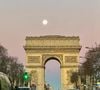Ses bureaux sont situés en plein coeur des Champs-Elysées

Illustration de la première Super Lune, Wolf Moon, de l'année 2026 avec l'arc de triomphe de l'Étoile sur l'avenue des Champs-Élysées à Paris, France, le 4 janvier 2026. © Valerian Wagner/Bestimage