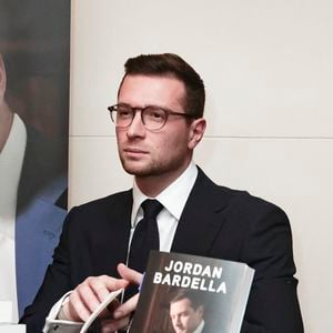 Jordan Bardella (président du Rassemblement National) lors de la soirée de lancement du livre "Ce que veulent les français" (éditions Fayard) de J.Bardella sur les planches du théâtre Marigny à Paris le 28 octobre 2025.

© Jack Tribeca / Bestimage