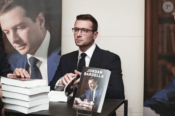 Jordan Bardella (président du Rassemblement National) lors de la soirée de lancement du livre "Ce que veulent les français" (éditions Fayard) de J.Bardella sur les planches du théâtre Marigny à Paris le 28 octobre 2025.

© Jack Tribeca / Bestimage