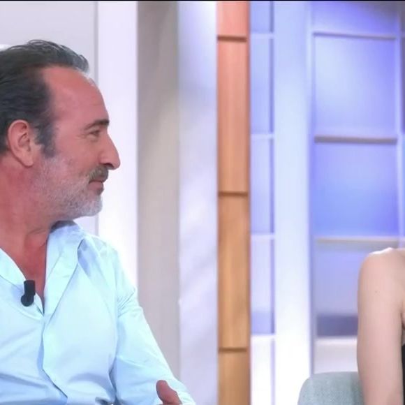 Jean Dujardin surpris par Jeanne Cherhal dans "C à vous", diffusé sur France 5 ce 11 mars 2026

Copyright : Capture d'écran France 5 / C à vous