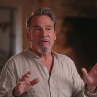 Florent Pagny envahi par des fans dans sa ferme en Bourgogne, il raconte ses vacances perturbées : "Tu restes enfermé puis tu ne bouges pas"