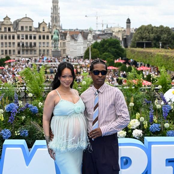Rihanna, enceinte, et son compagnon A$AP Rocky (ASAP) aux arrivées et au photocall de la première du film Les Schtroumpfs au Mont des Arts à Bruxelles, Belgique, le 28 juin 2025. © Jan De Meuleneir/Photonews/Bestimage