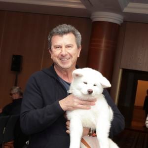 Pascal Bataille avec son chien lors de la conférence de presse "Défi d'Elles 2024" à Paris le 10 janvier 2024.

© Jack Tribeca / Bestimage