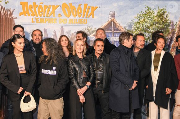 Vincent Desagnat, Julie Chen, Bun Hay Mean, Marion Cotillard, Audrey Lamy, le chanteur M (Matthieu Chedid), José Garcia, Vincent Cassel, Guillaume Canet, Gilles Lellouche, Leanna Chea et Ramzy Bedia à l'avant-première du film "Asterix et Obelix: L'Empire du Milieu" au cinéma Pathé La Joliette à Marseille, France, le 28 janvier 2023. © Jean-René Santini/Bestimage