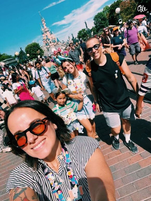 Elle accompagne régulièrement sa mère et la maquille.

Maggy et Annily font le plus grand bonheur d'Alizée. Capture d'écran Instagram