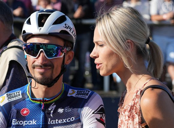 Julian Alaphilippe et Marion Rousse lors de la Bretagne Classic - Ouest-France 2023, course cycliste UCI World Tour le 3 septembre 2023 à Plouay, France. Photo par Laurent Lairys/ABACAPRESS.COM
